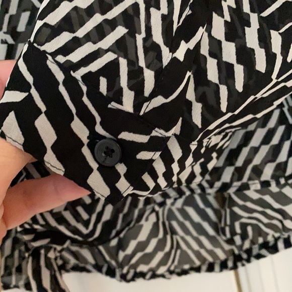 Chico’s ladies blouse size 2 - Picture 5 of 8